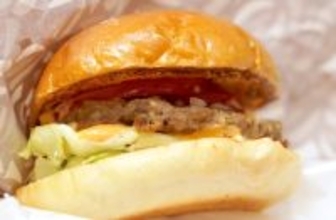 ふんわりバンズ×噛むたびにあふれる肉の旨味…ゼッテリアの“絶品ビーフバーガー”を実食