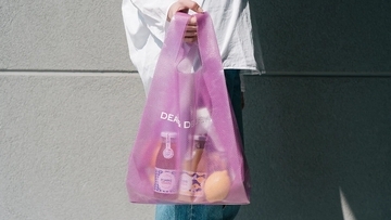 DEAN&DELUCAの「ショッピングバッグ」が、メッシュ素材で雨の日も使えると話題 -「色味が最高」「梅雨にぴったり」