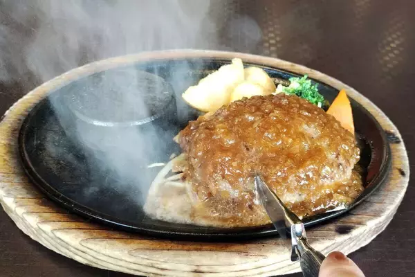 【ステーキのあさくま】人気NO.1のハンバーグを食べてきた! 主役級の食べ放題サラダバー、コーンスープは別格の味わい