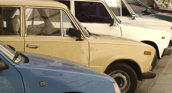 400人に聞いた 好きな車の色とその理由 3位は銀 2位は黒 1位は 年10月21日 エキサイトニュース