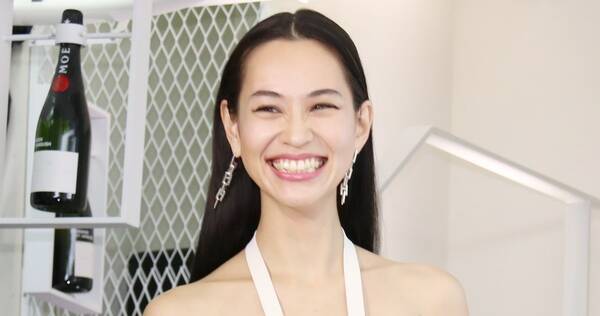 水原希子 肩出し ウエスト見せの大胆ファッション披露 21年3月25日 エキサイトニュース