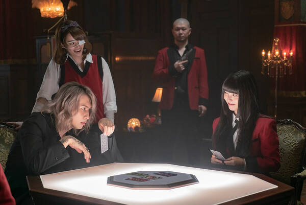 浜辺美波 藤井流星が緊迫ギャンブル 高杉真宙が顔芸 映画 賭ケグルイ 写真7連発 21年3月30日 エキサイトニュース 浜辺美波 藤井流星が緊迫ギャンブル 高杉真宙が顔芸 映画 賭ケグルイ 写真7連発 21年3月30日 エキサイトニュース