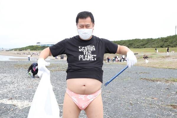とにかく明るい安村 パンツ姿は 環境に配慮して ビーチクリーン活動に参加 21年6月6日 エキサイトニュース