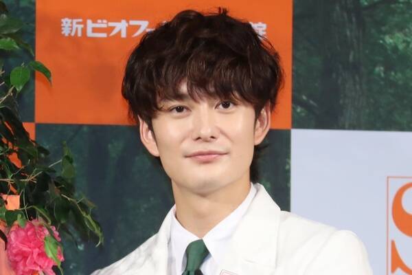 岡田将生 フジ鈴木唯アナとの交際質問に うふふ 否定せず笑顔 21年7月5日 エキサイトニュース