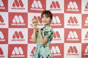 モスバーガー スヌーピー とコラボのおもちゃ初登場 エキサイトニュース