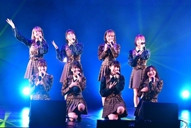 AKB48のチーム8､配信ライブで熱いパフォーマンス｢皆さんにパワーや笑顔を!｣