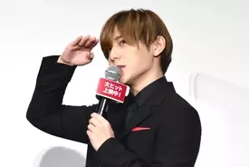 岡田准一 少しでも当たったら切れるから動かないで 真剣を使った撮影に山田涼介は 21年10月15日 エキサイトニュース