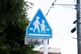 歩行者がいる信号機のない横断歩道で一時停止する車は31% - 交通ルールは?