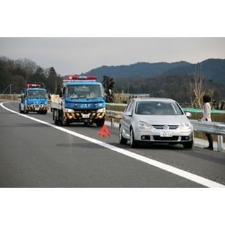 速道路の人対車両の事故が前年比増、路上トラブル対処法を呼びかけ - JAF