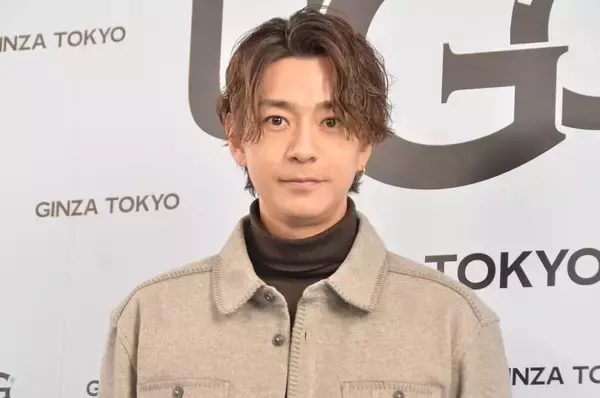 三浦翔平、上品なウールのセットアップ姿を披露「ホリデーシーズンにぴったり」