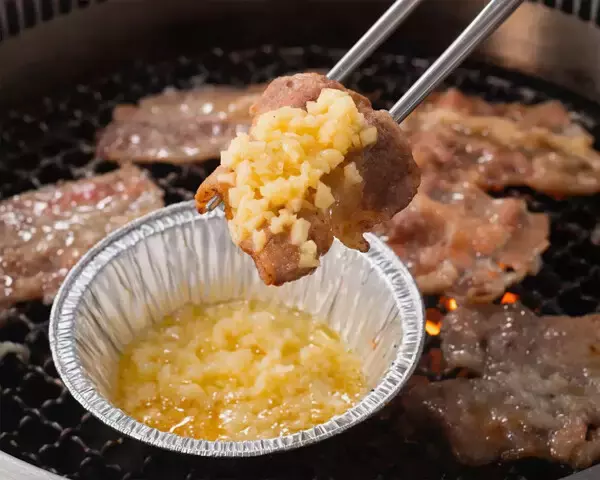 【牛角】にんにく×辛うま「元気祭り」開催 - 超ガリバタカルビ、黒シビ豚ホルモンなど背徳感あふれるスタミナ系全7品