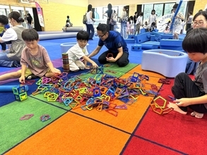 屋内あそび場で大事だと思うこと、最多は「見守り・安全確認」―富士市で「移動式あそび場」を実証