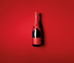 今年のホリデーシーズン、モエ・エ・シャンドンは世界中を「赤」で彩る