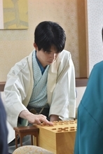 「飛車より馬」の快勝譜　藤井棋聖が飛車角対抗の珍形制し７連覇に前進　ヒューリック杯第97期棋聖戦五番勝負第１局