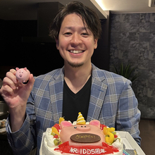 社長のカバンの中身 第28回 鼻うがいにGoProも? 数学教師から転身、35歳データ会社社長のリアルなカバンの中身