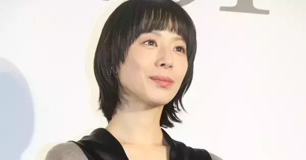 夏帆、胸元ざっくりなニット姿で美デコルテ　バレンタインのエピソードは「残念ながら…」