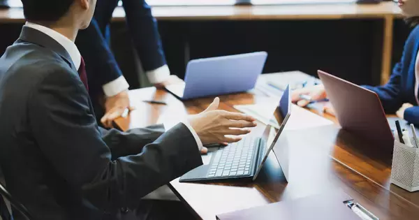 「ムダ話で3時間」から脱出。216社が試して98%成功した"会議を早く終わらせる技術"