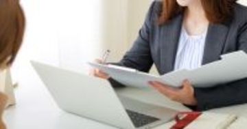 「生命保険営業のほとんどが女性」なのは日本だけ、戦後に生まれた特殊モデルの正体