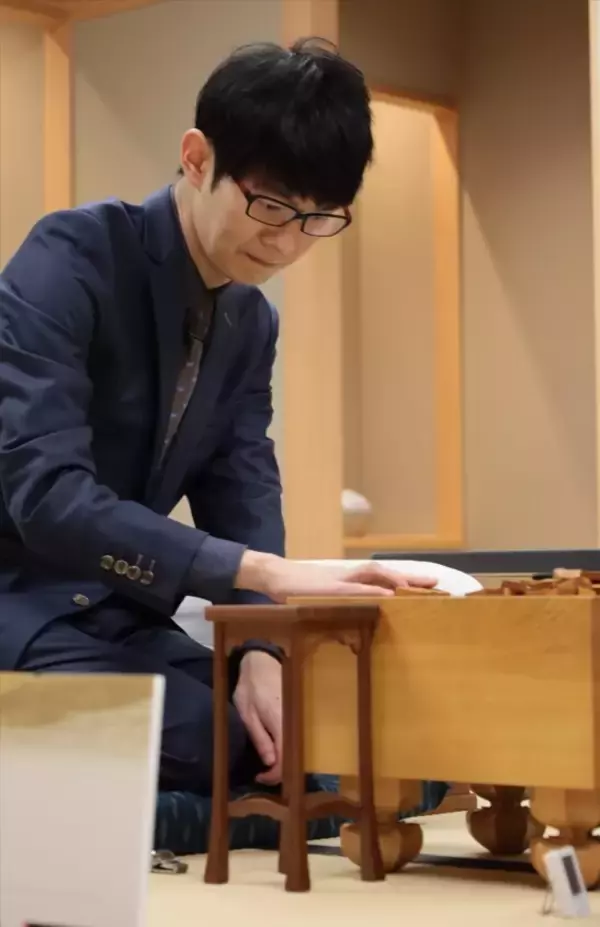 「すべての予定を研究に充てた」斎藤八段が充実の受けで永瀬九段下し、伊藤叡王へ２期連続挑戦　第11期叡王戦挑戦者決定戦