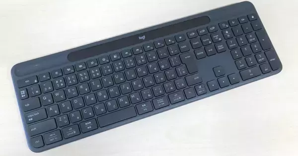 ロジクール、電池切れの心配なく使い続けられるソーラー充電キーボード「K980」