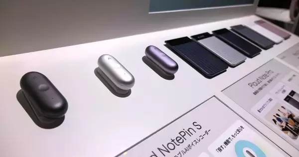 PLAUDの最新AIボイレコ「NotePin S」は操作しやすい物理ボタン搭載！ 新テレビCMもお披露目
