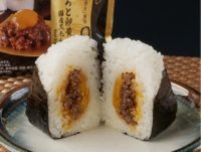 ファミマの「ごちむすび」「直巻おむすび」が売上好調、前年比140% - 「ふわうま製法」を新採用、ぼんご監修の新商品も