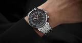 「日本限定モデルはブラックマザーオブパールの神秘的なダイヤル - ブライトリング「ナビタイマー B01 クロノグラフ 43 ジャパン エディション」」の画像1