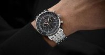 日本限定モデルはブラックマザーオブパールの神秘的なダイヤル - ブライトリング「ナビタイマー B01 クロノグラフ 43 ジャパン エディション」