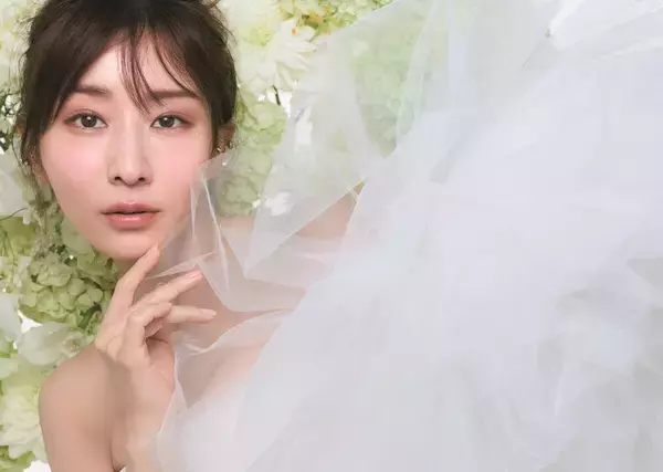 田中みな実、艶メイクで『美的』表紙飾る　みずみずしい美肌も披露