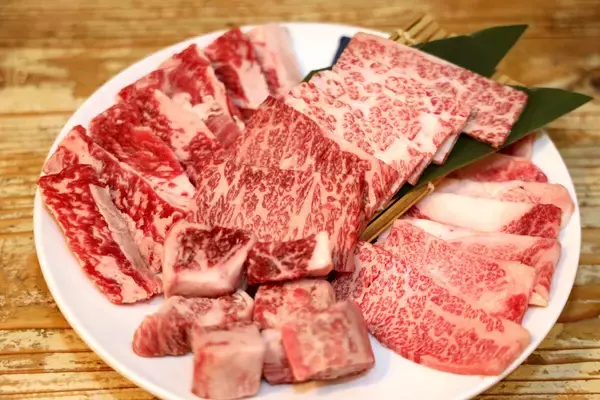 【実食レポ】4420円相当の黒毛和牛4種が3780円に! 牛角「厳選! 黒毛和牛盛り」が神コスパだった