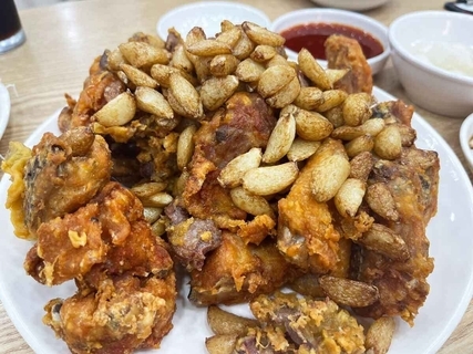 『隣の国のグルメイト』の“あのチキン”が食べたくて、韓国・ソウル近郊へ! “本場チメク”が反則級のウマさだった