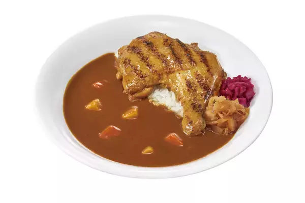 すき家、スプーンでほぐれる「炭火焼きほろほろチキンカレー」を発売 - “チーズ”や“おんたまほうれん草”乗せも