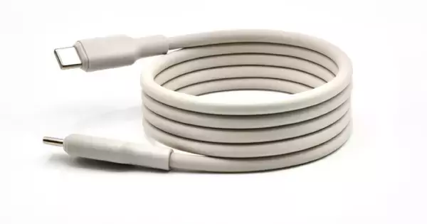 【ニトリ】くるっと丸めるだけでまとまる！ 999円のUSB-Cケーブルを試してみた