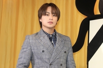 白濱亜嵐、チェックのスーツ姿でクールに　「ジョー マローン ロンドン 原宿」来店