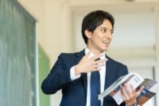 クセが強すぎて一生忘れない! 「英語の発音が東北なまり」「筋肉の良さを語るマッチョな社会科教師」何年たってもネタになる“名物先生”との思い出