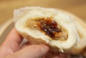 【ファミマ】2秒に1個売れる黒豚まんに新作「てりやき味」登場! 実食したら玉ねぎの甘みにヤミツキだった