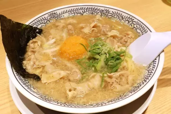 好きなラーメンチェーン1位「丸源ラーメン」はひとくち目が衝撃……「これ何ラーメン?」【実食レポ】
