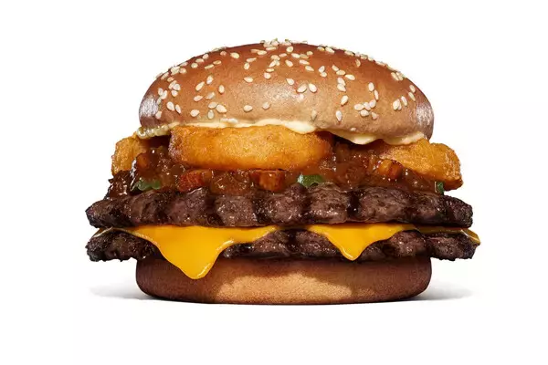 【バーガーキング】"ビッグマウス"から刻みベーコンを使用したスモーキーな新作「ベーコンダブルビーフ」「オニオンリングダブルビーフ」発売