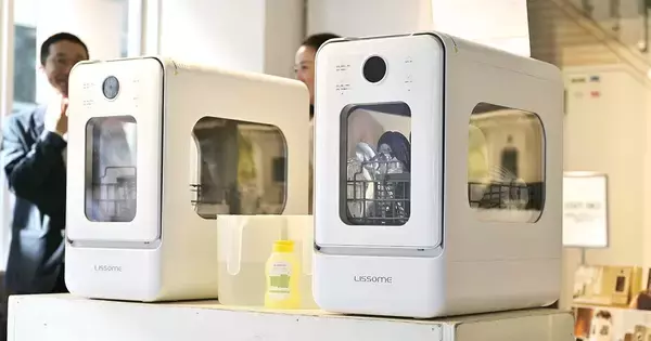 幅わずか28cmの食洗機「LISSOME J1」 AI搭載で洗剤量や洗浄時間を最小 