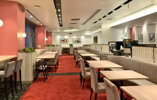 大分空港3階に「ロイヤルホスト」がオープン - おおいた和牛など地元食材を活かした限定メニューも