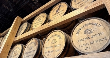 伝説の職人が最後に見た夢。「天使が嫉妬するバーボン」を生んだエンジェルズ・エンヴィ蒸留所を訪問