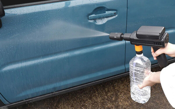 洗車やベランダ掃除に! サンコー、ペットボトルから給水できる「コードレス高圧ちょい洗浄機」発売