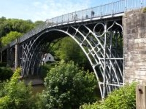 クイズで学ぶ! 鉄の魅力 第19回 【中級編】世界で一番古い鉄の建造物って何?