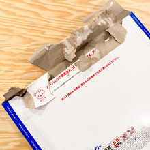 「こんな開け方あるんだ」「まさかのそっち!!!」- ゆうパック公式、レターパックを手で開ける最適解が話題