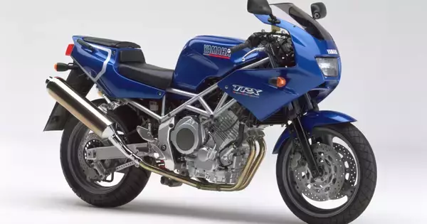 バイクのクイズ 第65回 直4&アルミフレーム全盛時代に現れた反逆児! なんてバイク?
