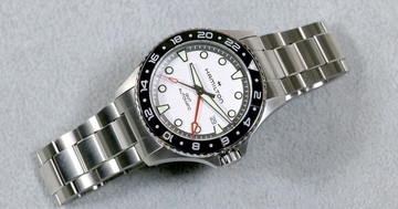 80時間パワーリザーブでGMT搭載の堅牢ダイバーズ - ハミルトン カーキ ネイビー スキューバ オートマチック GMT