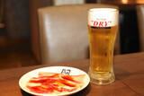 「【実食】生ビール中ジョッキが何杯でも209円!? 黒毛和牛が638円!? 牛角30周年「夏の大焼肉祭り」へ急げ〜!」の画像1