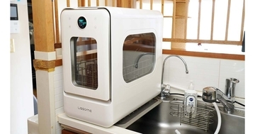 幅28cmの超スリム食洗機「LISSOME J1」レビュー　2方向から強力な水噴射、食器も出し入れしやすい
