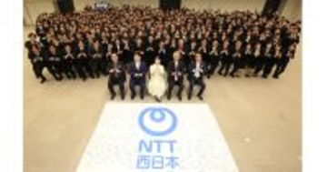 NTT西日本グループの入社式に橋本環奈さんがサプライズ登場、新入社員260人にエールを送る