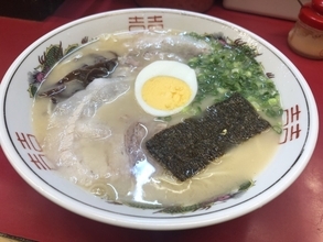 井手隊長の700円以下で旨いラーメンが食べたい!! 第71回 文化街での夜を彩る老舗「久留米屋ラーメン」が誇る昭和の香り漂う骨感じんわり豚骨ラーメンが最高!